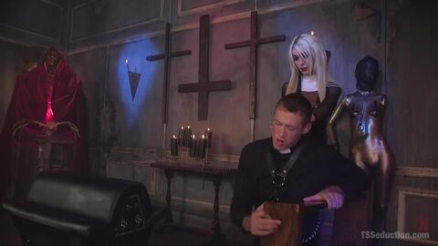 HD видео, бдсм (транссексуал), без седла (транссексуал), большие сиськи (транссексуал), транссексуал трахает парня (транссексуал), чулки (транссексуал)